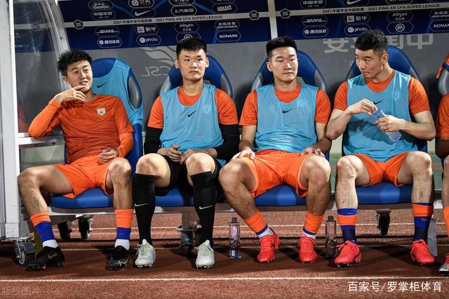 广州男篮热身赛精彩瞬间：全力以赴，继续向前冲！